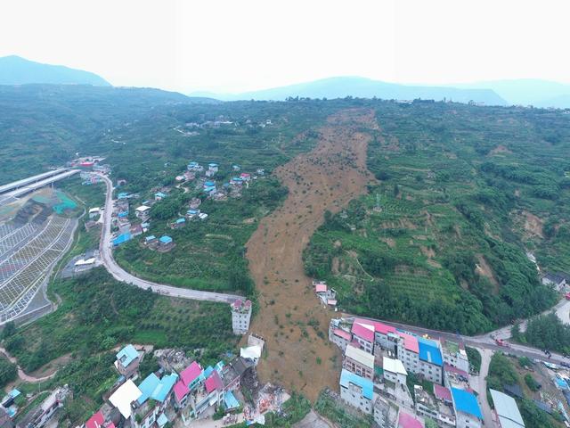 應(yīng)急部：今年洪澇致271人失蹤死亡，直接經(jīng)濟(jì)損失超兩千億